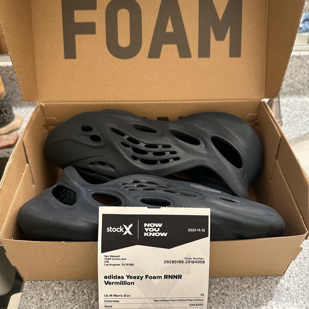 Yezzy foam runners size 10 slightly used asking $175